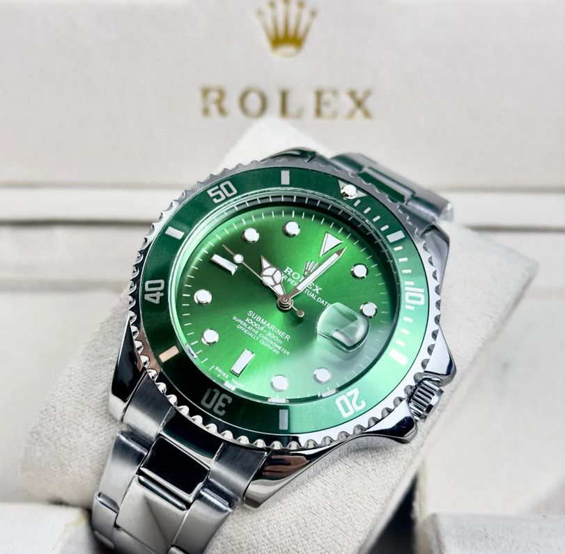Rolex Submariner Plateado Fondo Verde