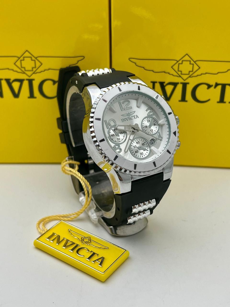 Invicta Silicona Negro Fondo Blanco