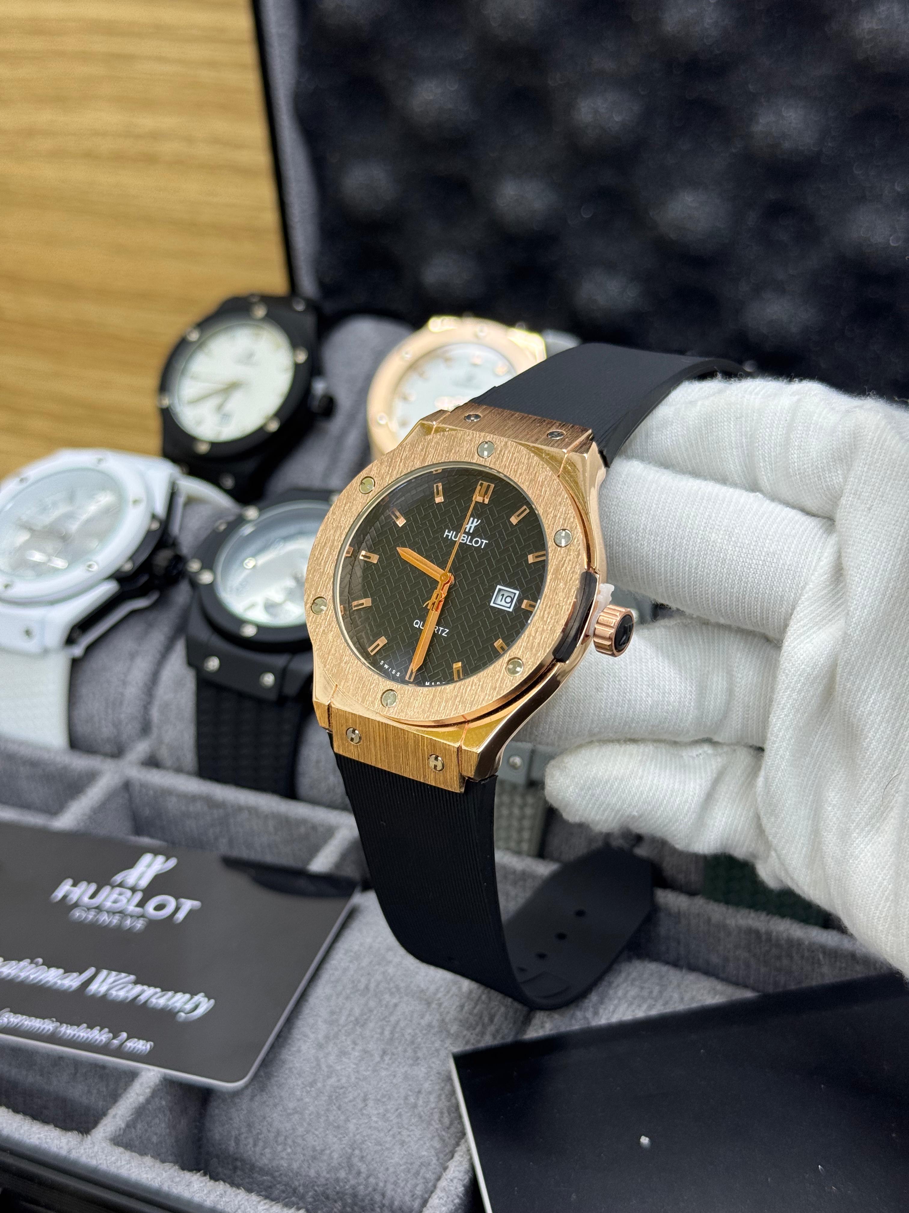 Hublot negro- bisel dorado